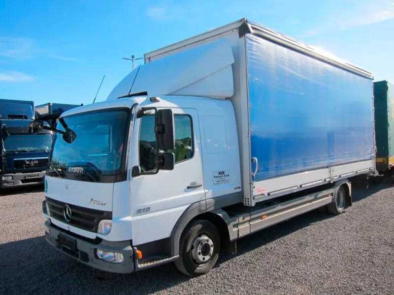 Грузовик тентованный Mercedes Atego 818, 2010 год | photo 0