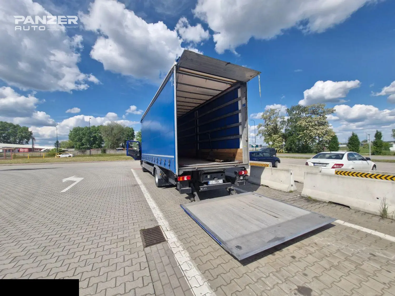 Mercedes Atego 1224, 2014 год, шторный кузов 47 кубов с гидробортом, 18 паллет - фото 2