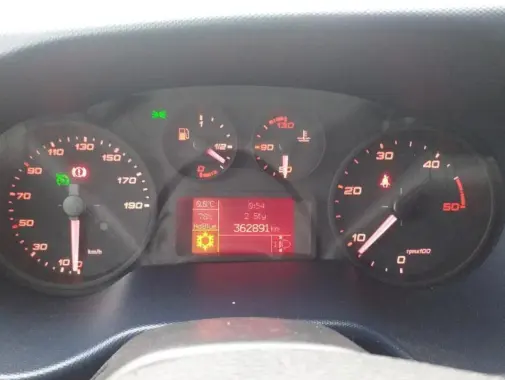 Iveco Daily 35C18, 2018 год, спарка, штора-борт 30 м3, гидроборт, полная масса 3500 кг, спальник - фото 5