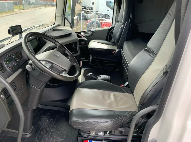 Тягач Volvo FH 500, 2020 год, 6х2, заводской ADR, Globetrotter XL, без пробега по РФ - фото-детальных 12