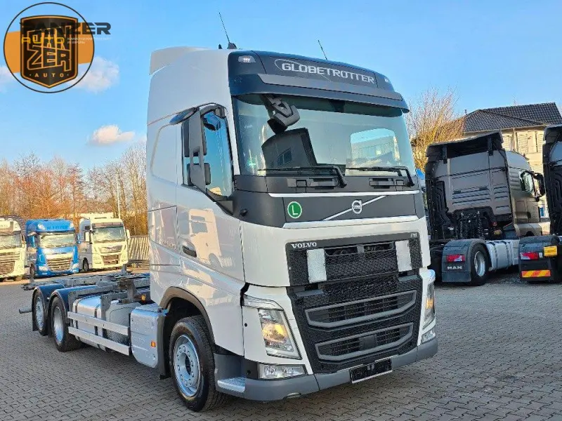 Грузовой контейнеровоз Volvo FH 500, 2021 год | photo 0