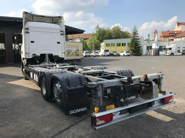 BDF контейнеровоз Scania R450, 2017 год, 6х2, кабина Highline - фото