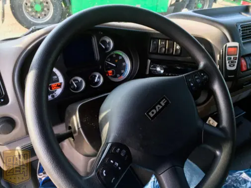 DAF LF 45.210, 2013 год, шторный 40м3, ворота. Без пробега по РФ! - фото 3