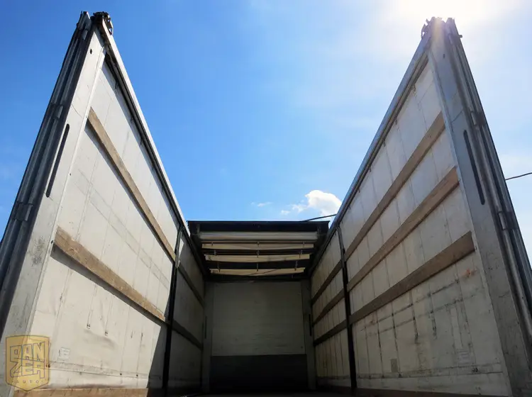 Прицеп шторный Schmitz Cargobull, 2010 год, 52 куба, ворота - фото 2